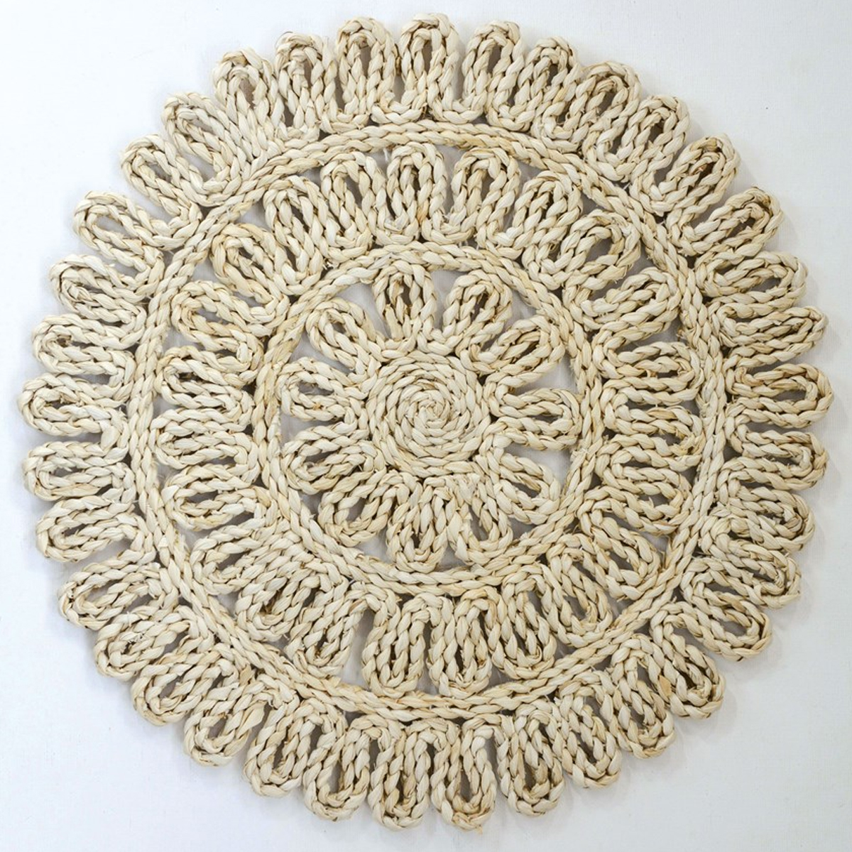Picture of 15'' ROUND WOVEN STRAW PLACEMAT