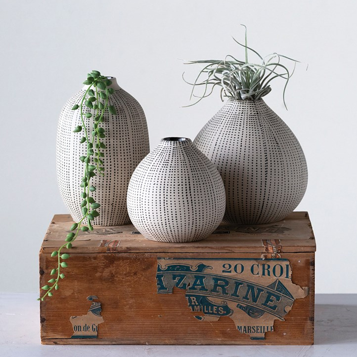 Picture of STONEWARE TEXTURED VASES