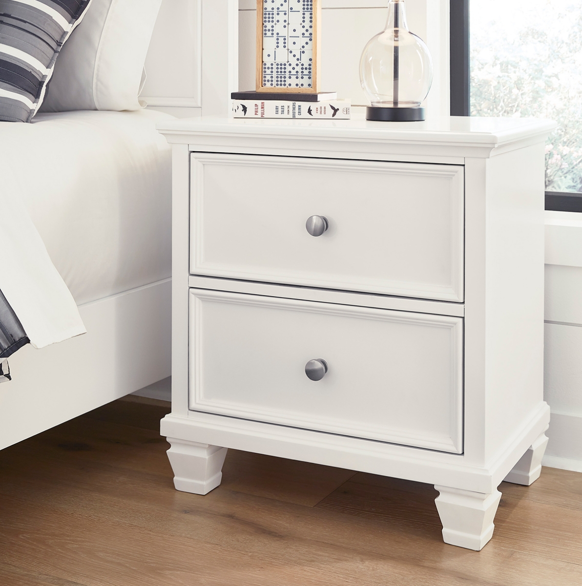 Picture of DANA WHITE NIGHTSTAND