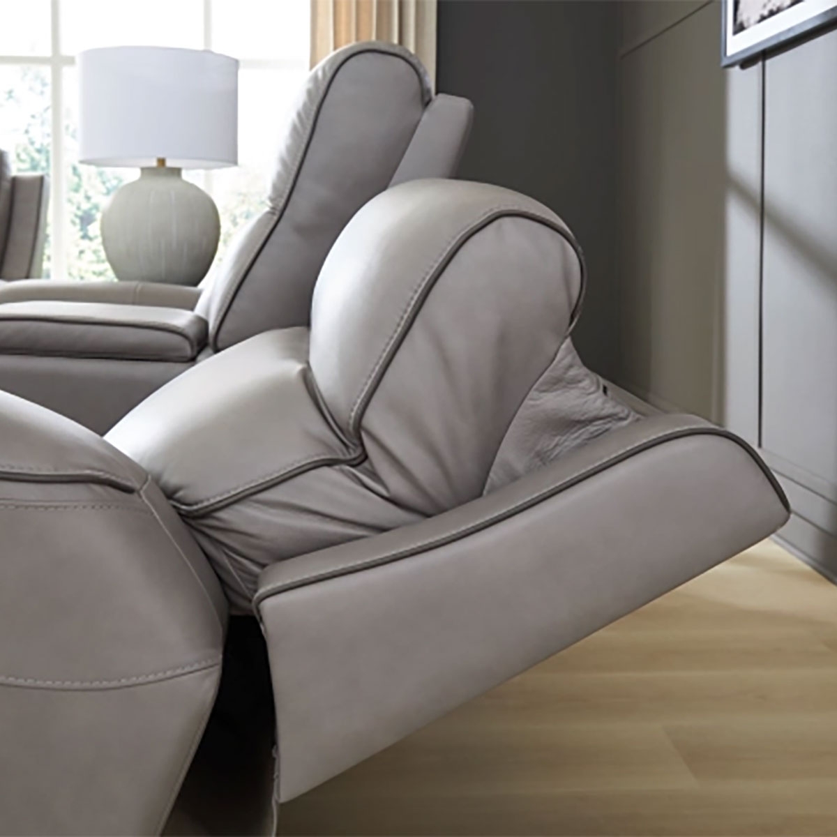 Picture of 5Z COMFORT CONSOLE LOVESEAT W/ POWER HEADREST / MASSAGE