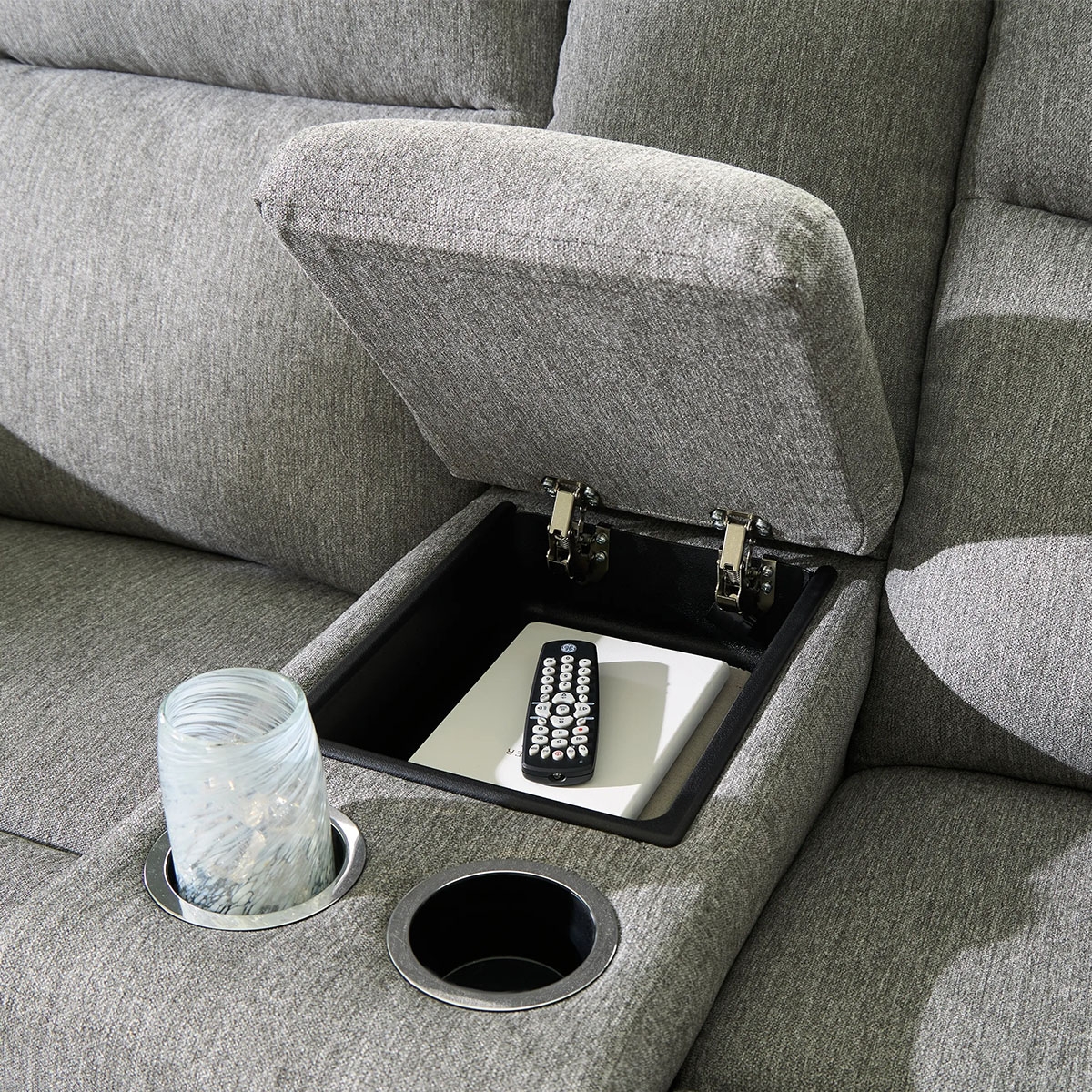 Picture of GAUNTLET MANUAL RECLINER LOVESEAT W/ CONSOLE