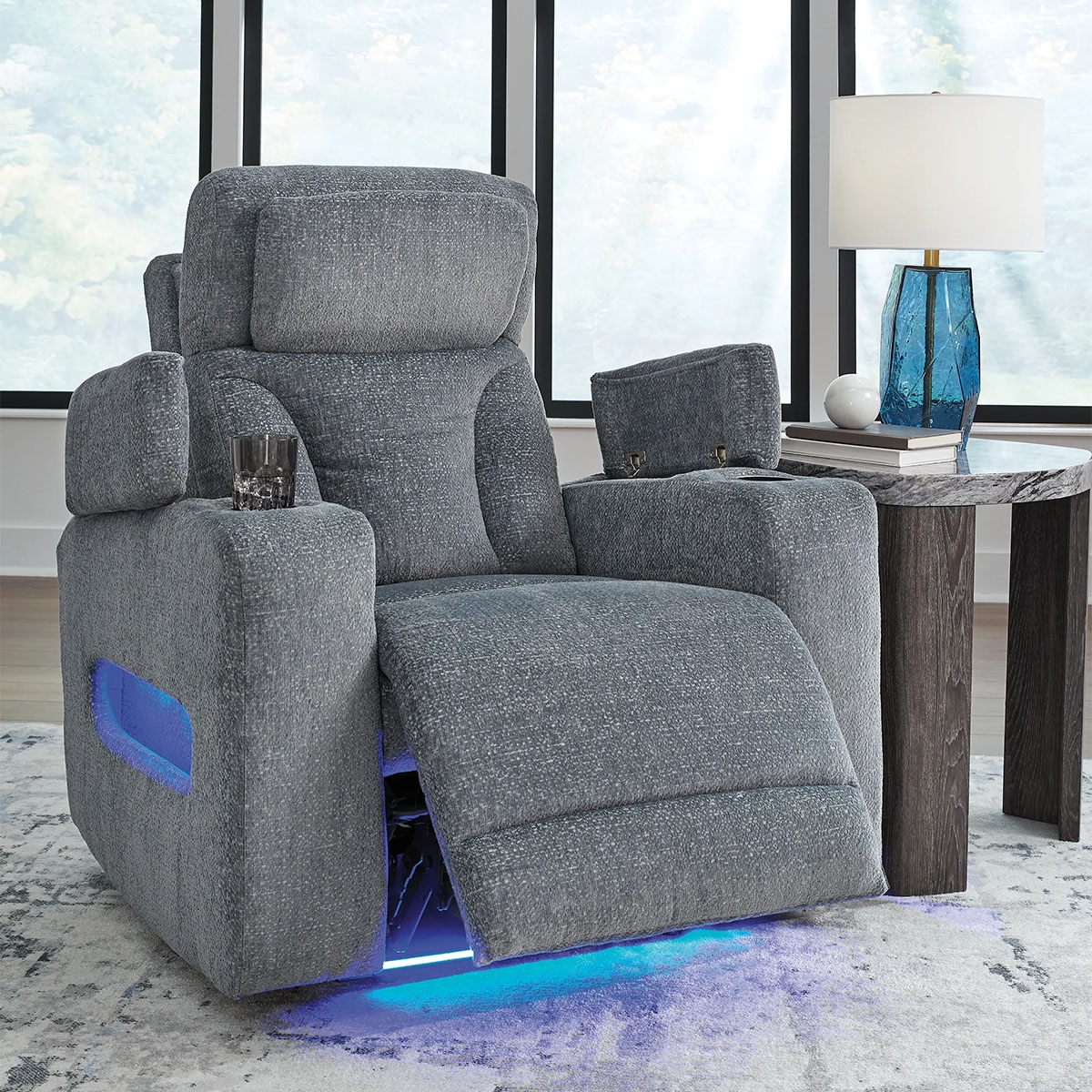 Picture of STUDIO CAVE NUVELLA RECLINER W/ POWER HEADREST